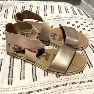 Sorel Ella sandals-Like New-Size 9 Rose Gold